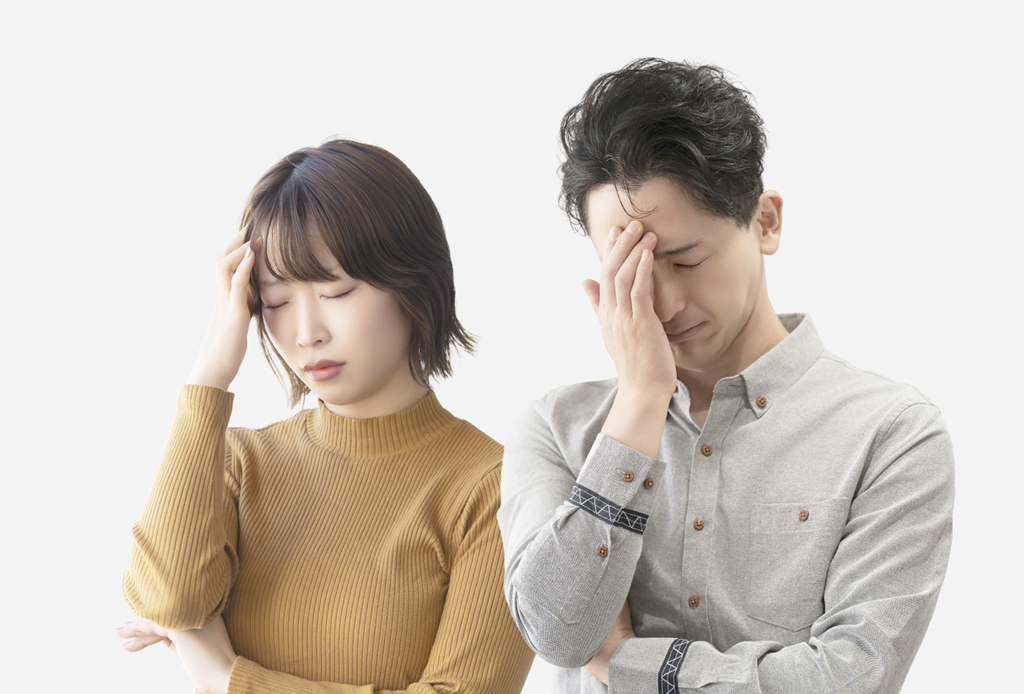 頭を抱える人々　イメージ