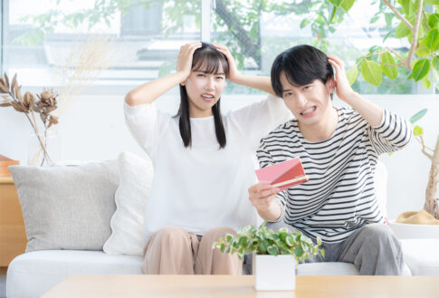 困っている夫婦　イメージ